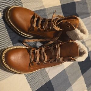 Brown Lace-Up Boots with Fur Lining